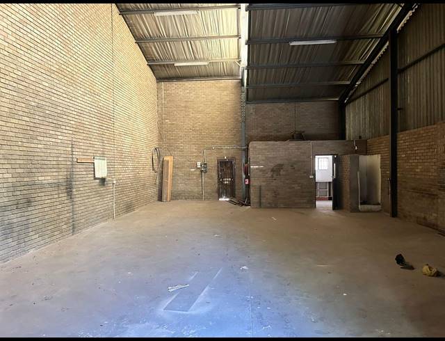 165M² WAREHOUSE TO LET IN LOMBARDY WEST